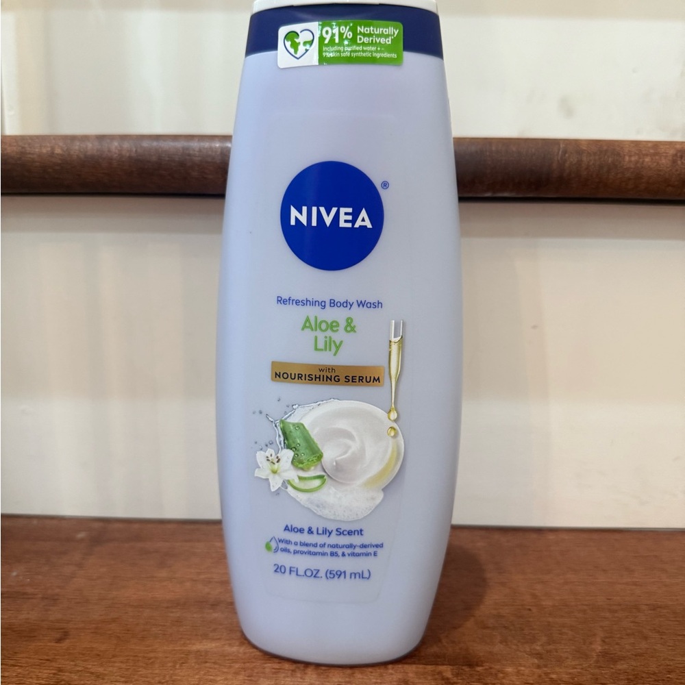 NWT Nivea Aloe & Lily Refreshing Body Wash